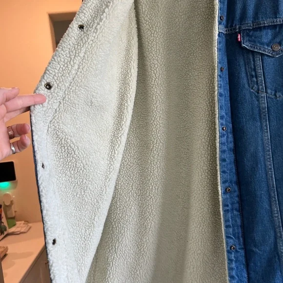 Levi's Classic Blue Denim Coat with Sherpa Lining NEVER WORN - Picture 4 of 7